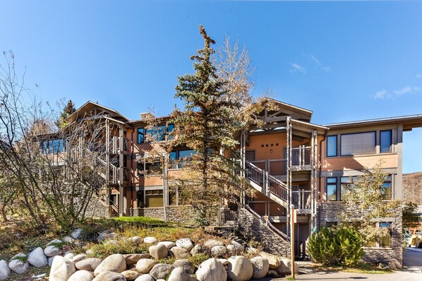 Exterior of Aspenwood complex.