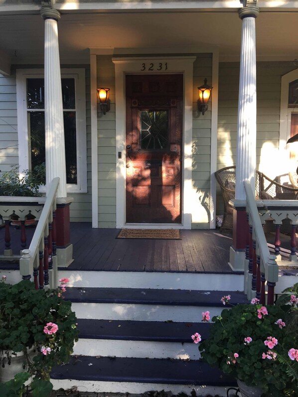 Front entry/porch
