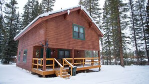 The Silver Willows "Sarva" Cabin is open year-round!