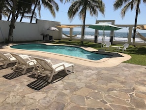 Your own mini resort 2 steps from the beach!