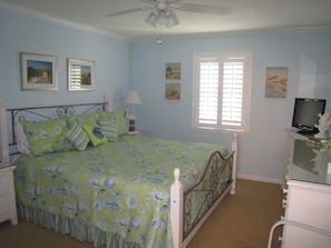 Large bedroom with king bed, new linens, walk in closet, LCD TV and ceiling fan