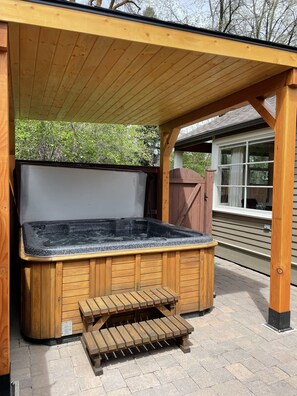 Private hot tub in a fully fenced patio area 