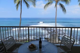 Kona Reef Resort - Absolute Oceanfront Condominium