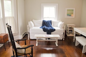 Wonderful front room, with day bed and desk.