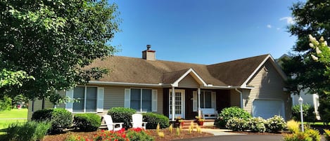 Ample driveway space (straight & circular) easily accommodates 4-6 cars.