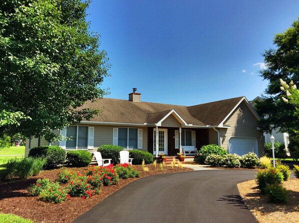 Ample driveway space (straight & circular) easily accommodates 4-6 cars.