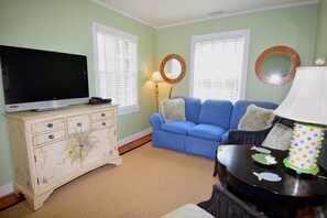 Sitting room with HDTV