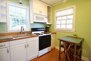 Kitchen eating area