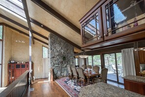 Middle Level Dining Room 