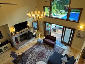 Living Room - South facing - High ceiling