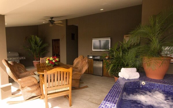 Jacuzzi Patio
