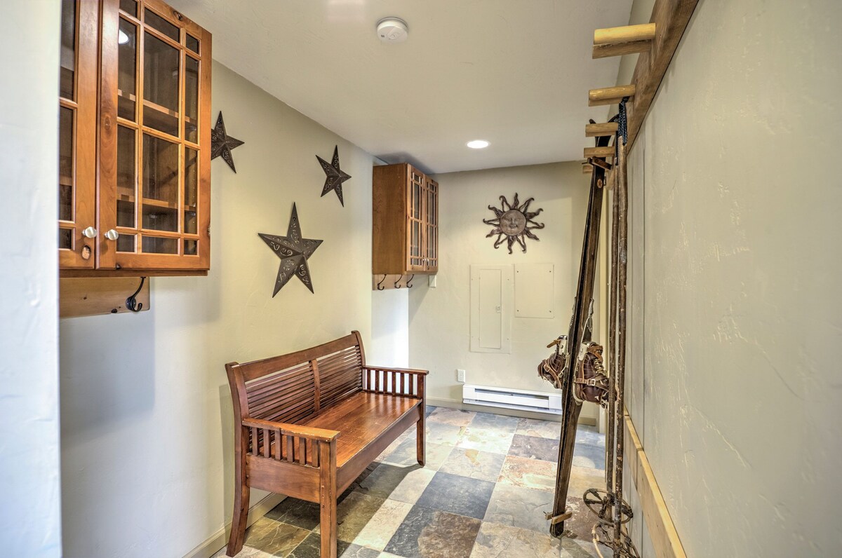 Private Spa, 2 blocks to Center Downtown, Family Memories Getaway Awaits!