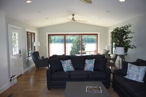 seating for 13.....and sleeper sofa