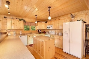 Nicely equipped kitchen!