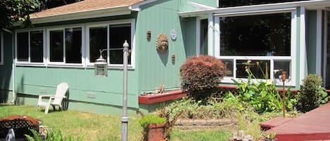 Side of rental/Front Door Enterance