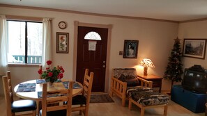 Kitchen/Living Room, Television/Cable, Twin futon with highest grade mattress