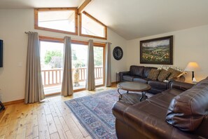 cozy family room w/ balcony to enjoy sunsets