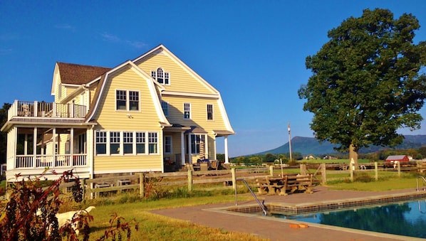 Home w/ Pool, hot tub, fire pit, decks, huge patio, covered porches, VB, BB, PP