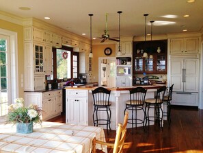 Lg Kitchen w/ 2 ovens, warming drawer, 48" Stove w/ Lg griddle in center 