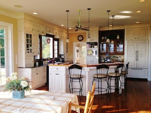 Lg Kitchen w/ 2 ovens, warming drawer, 48" Stove w/ Lg griddle in center
