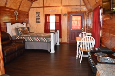Rocky Top Winery Cabin #2