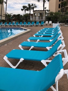 BEACHFRONT!!  FREE BEACH CHAIRS FOR YOUR STAY MARCH THROUGH OCTOBER! 