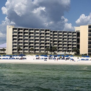 BEACHFRONT!!  FREE BEACH CHAIRS FOR YOUR STAY MARCH THROUGH OCTOBER! 