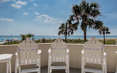 BEACHFRONT!!  FREE BEACH CHAIRS FOR YOUR STAY MARCH THROUGH OCTOBER! 