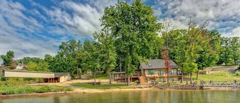 Private oasis.  Calm waters, boat launch, RV parking, 