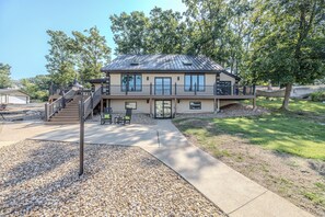 The modern lakefront home offers spacious decks and a peaceful retreat.