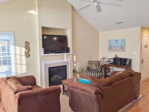 Comfortable living room with 46'' HD TV! New flooring installed in March 2017.