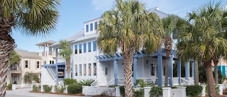 Celebration Beach House - Large family home across from the Beach