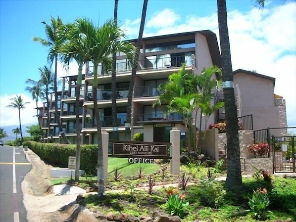 Walking up from Kamaole Beach view of complex