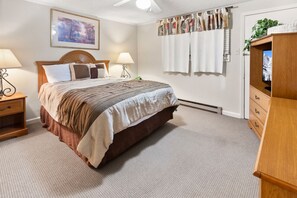 Spacious main bedroom