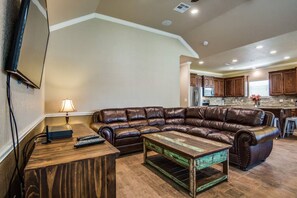 Living area (2)