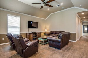 Living area (3)