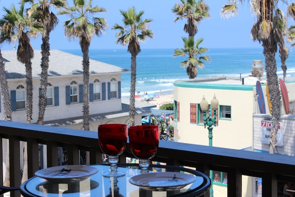 Relax with a drink, coffee above the Pacific Ocean and Boardwalk below