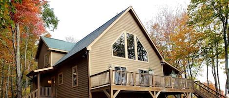 4 Bedroom, 4 Bath, hardwood floors, 2 fireplaces, beautiful mountain view & deer