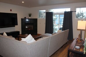 Living room with fireplace and 65" TV with Sonos soundbar