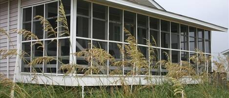 Oceanfront screen porch - Feel the cool sea breeze!!!