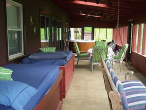 Screen-In Porch with Hot Tub at Mid River Dream Cabin 