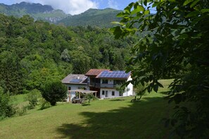 front house
