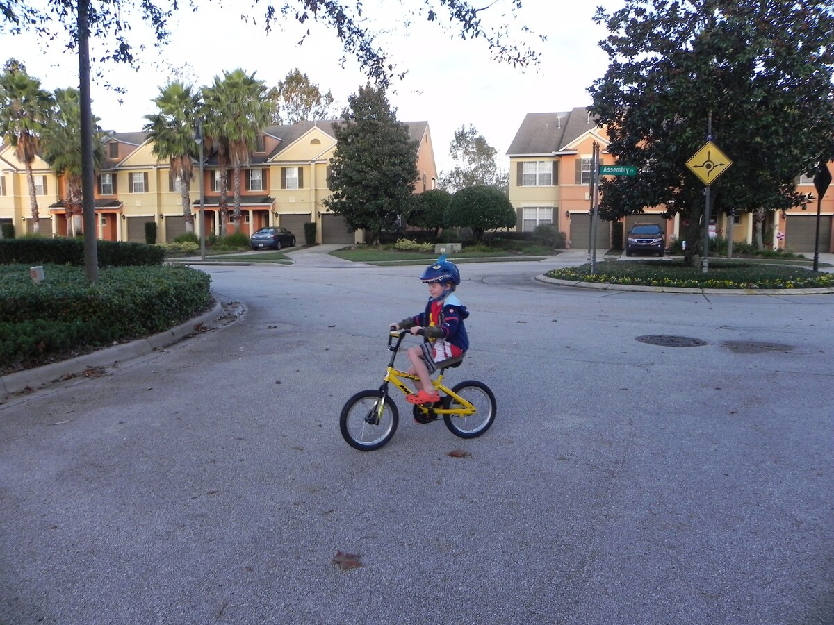 Reunions Modern Spacious child-friendly Townhouse @ Golf course, close to Disney