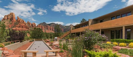 Vista Ridge Sedona building one and bocce ball court. 