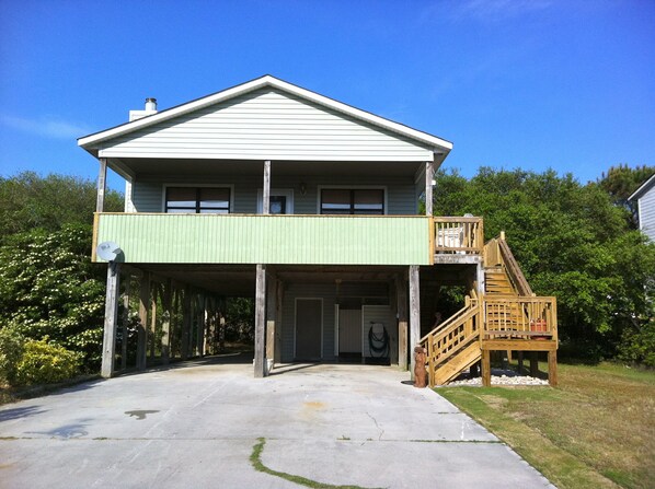 3107 Bath Street kill Devil Hills, NC 27948  This is the front view of the house