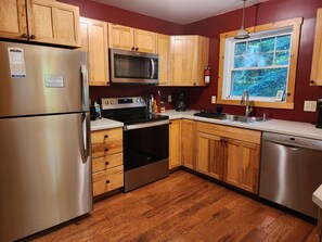 Fully equipped kitchen, new appliances