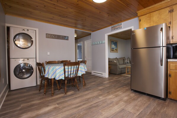 Kitchen eating area