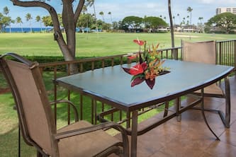 J200 - Closest Unit to Ocean, Corner Suite with Authentic Island Decor 2BD/2BA