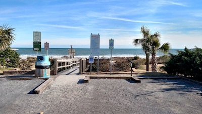 PRISTINE CLEAN Updated and Immaculate 2 bd, 2 bth Condo in Central Myrtle Beach!