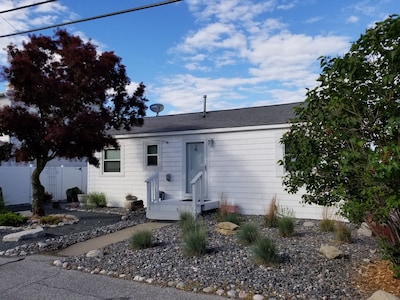 Quaint beach cottage with magnificent sunrises on Saginaw Bay/Lake Huron